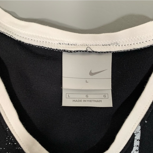 Nike Crop Top Black White Athletic Graphic Cropped Shirt Attached Bra Womens Lg - Picture 8 of 11